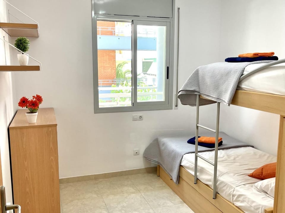 APARTBEACH CHLOE CON GRAN TERRAZA JUNTO PLAYA Apartment in La Pineda