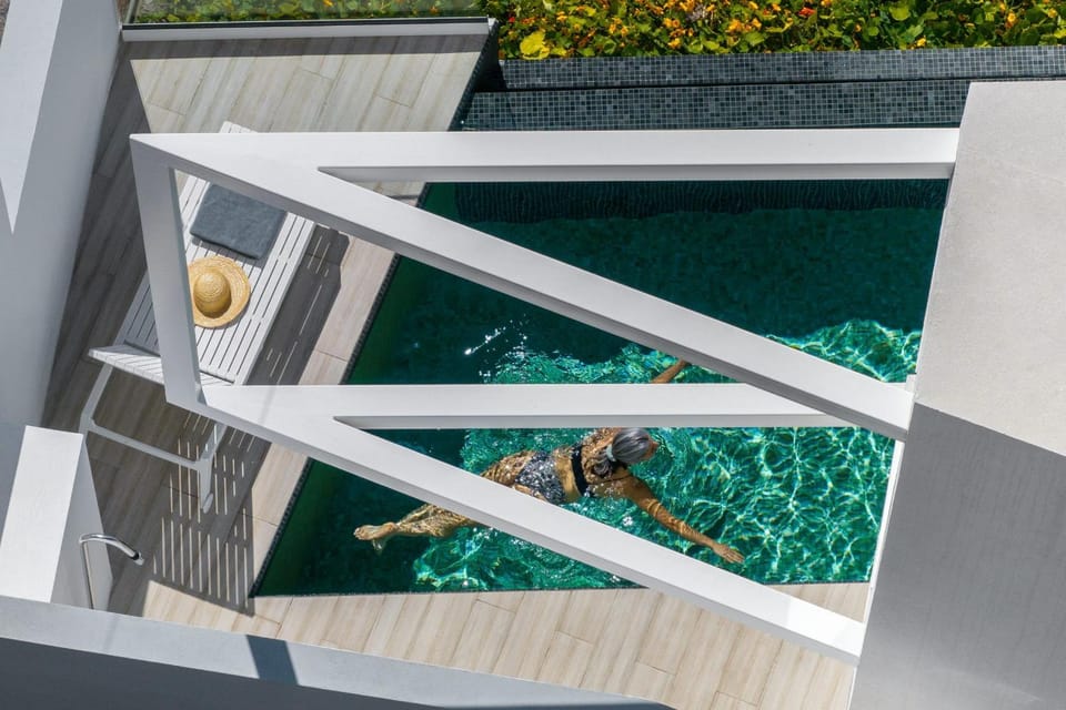 Day, Swimming pool