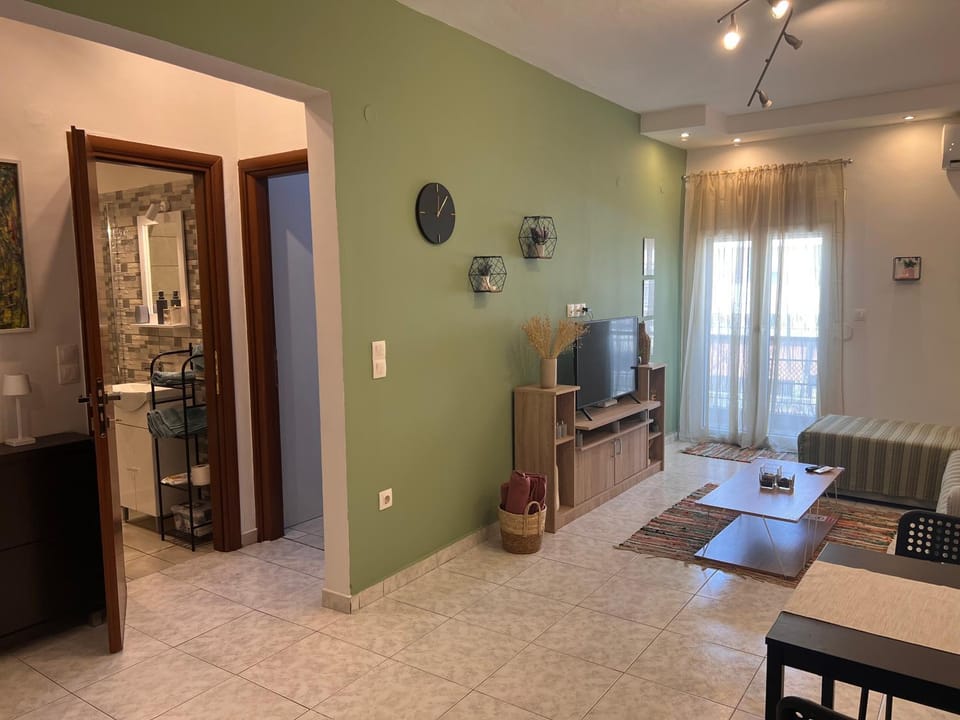 TV and multimedia, Living room, Seating area, Dining area, Evening entertainment