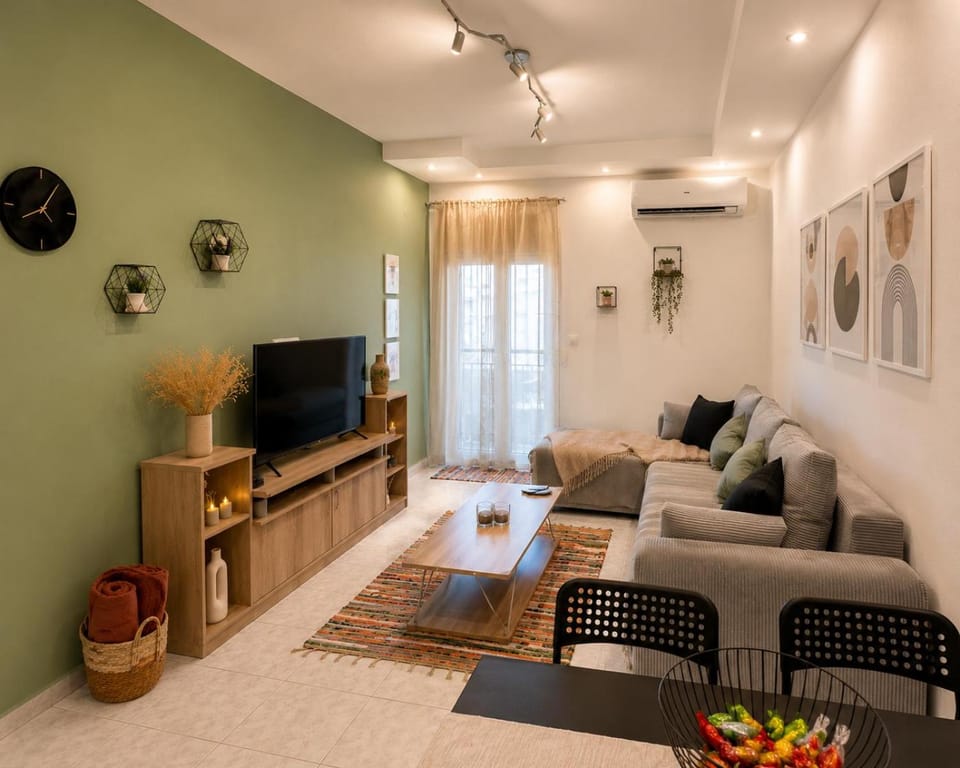 Communal lounge/ TV room, TV and multimedia, Living room, Seating area, Evening entertainment