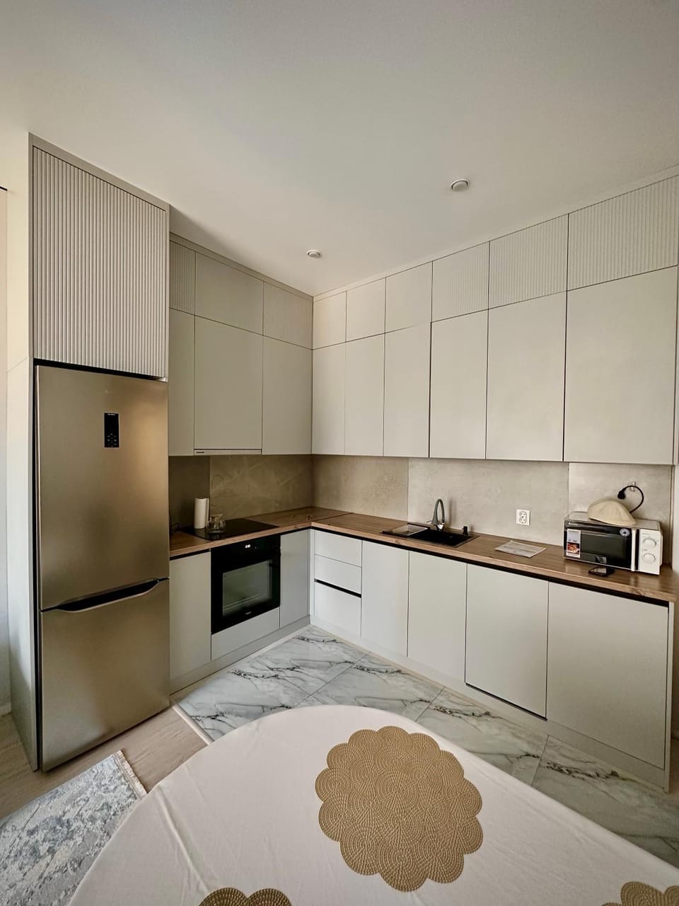 Coffee/tea facilities, Kitchen or kitchenette, microwave, oven, stove