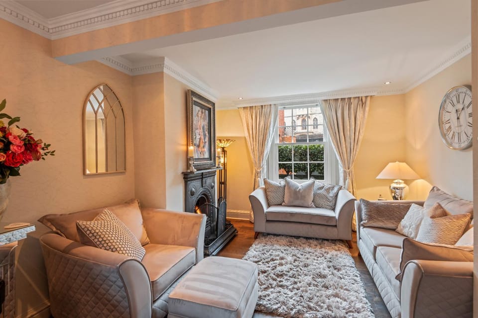 Living room, Seating area