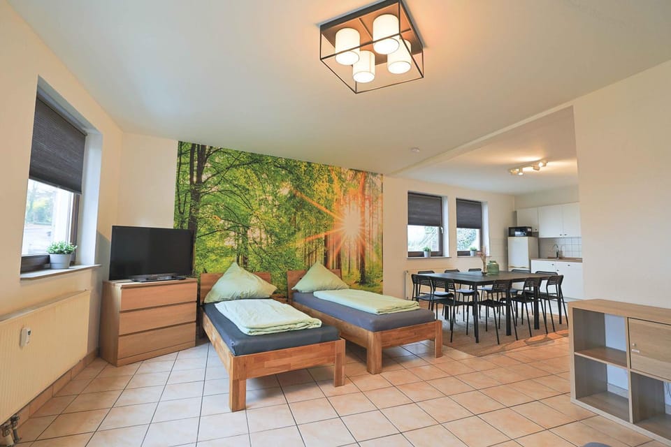 TV and multimedia, Kitchen or kitchenette, Living room, Seating area, Dining area