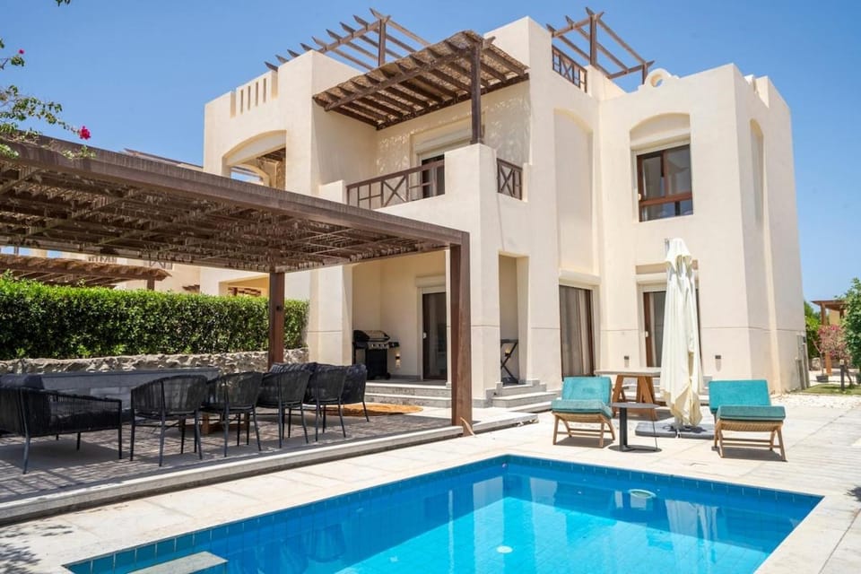 Property building, Garden, Seating area, Swimming pool