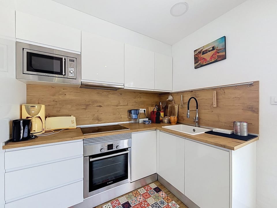 Kitchen or kitchenette