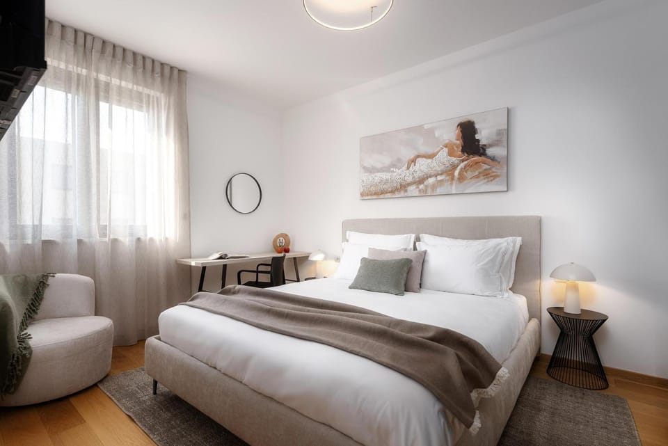 Bed, Photo of the whole room, Bedroom