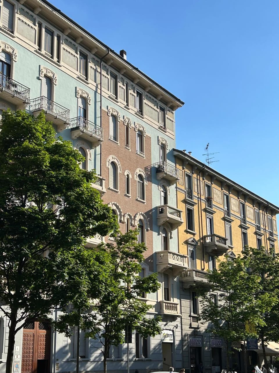 Property building, Neighbourhood