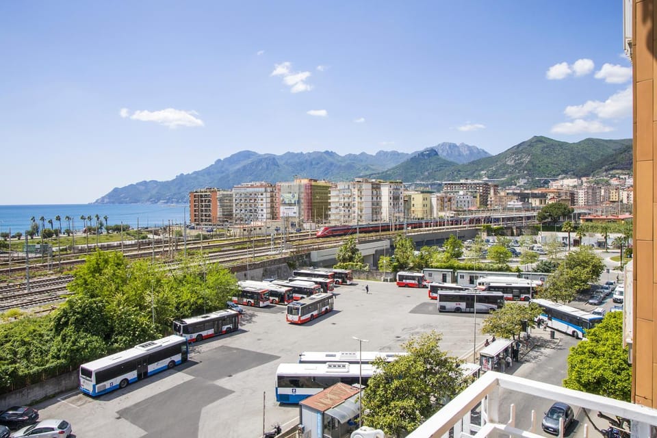 Property building, Day, Neighbourhood, Natural landscape, Bird's eye view, City view, Sea view, Parking
