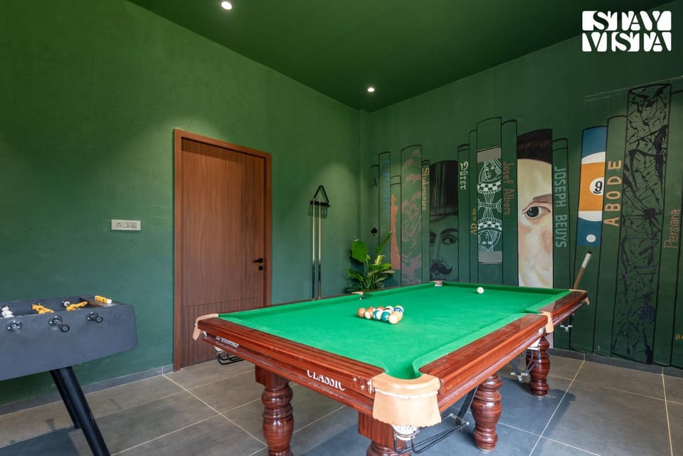 Billiard, Game Room
