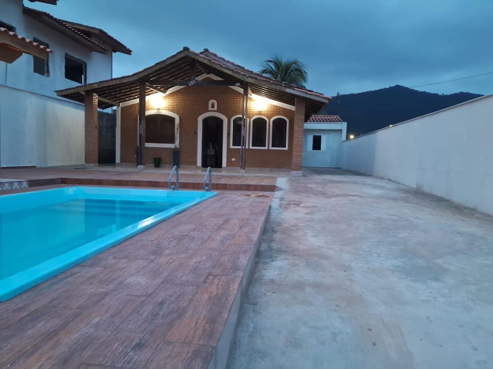 casa 4 dormitórios martim de sá piscina neuza House in Caraguatatuba