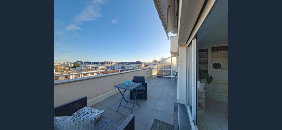 Exceptional, 12 minutes RER C from Paris Apartment in Île-de-France