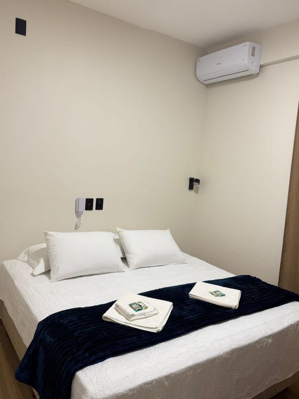 Bed, Bedroom, towels, air conditioner