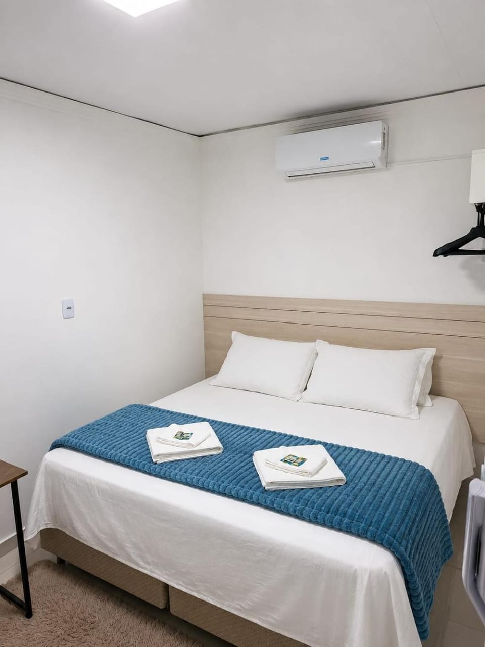 Bed, Bedroom, air conditioner