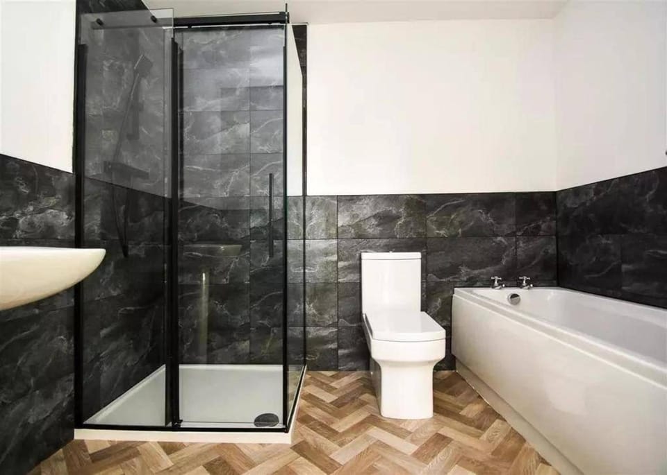 Shower, Toilet, Bathroom, Bath