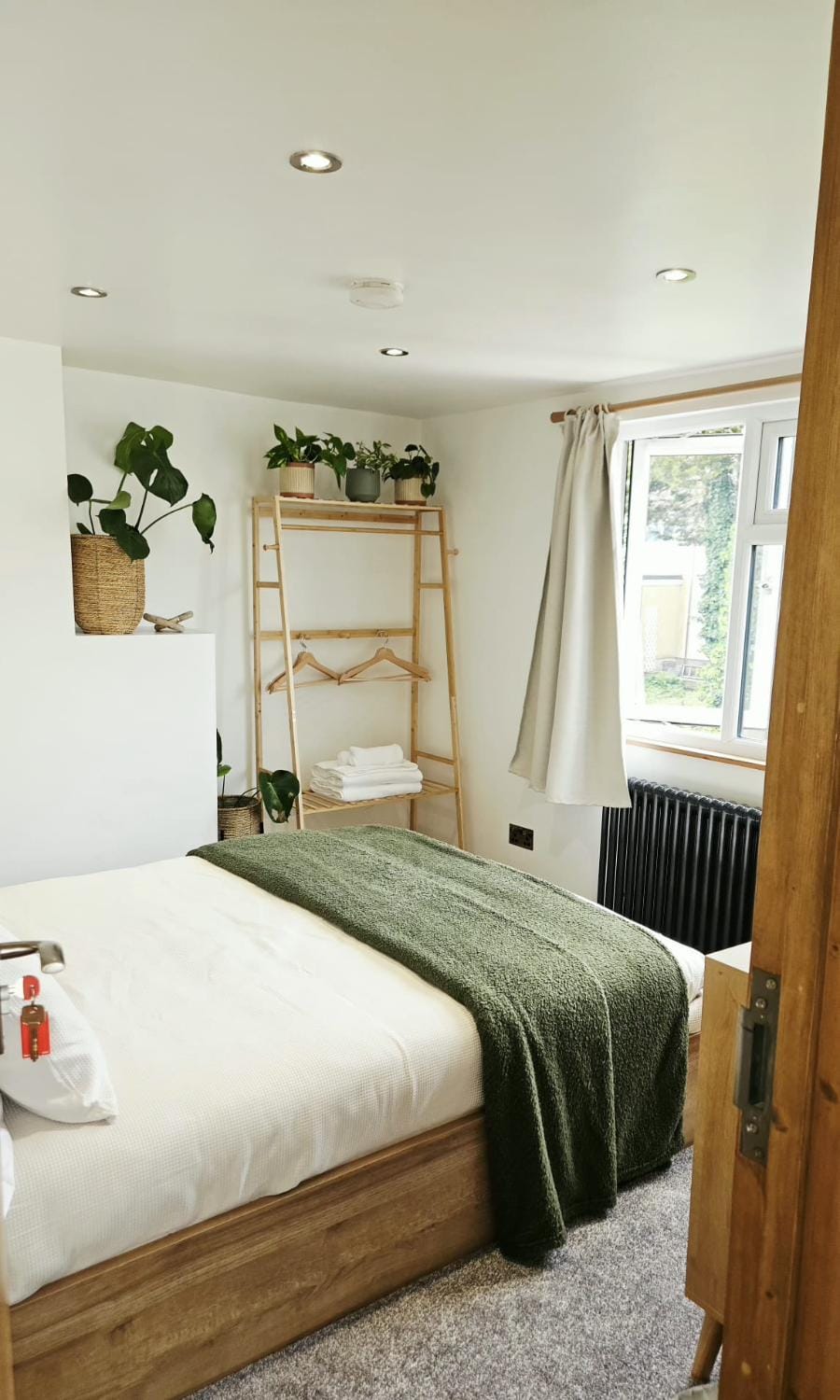 Bed, Bedroom, towels