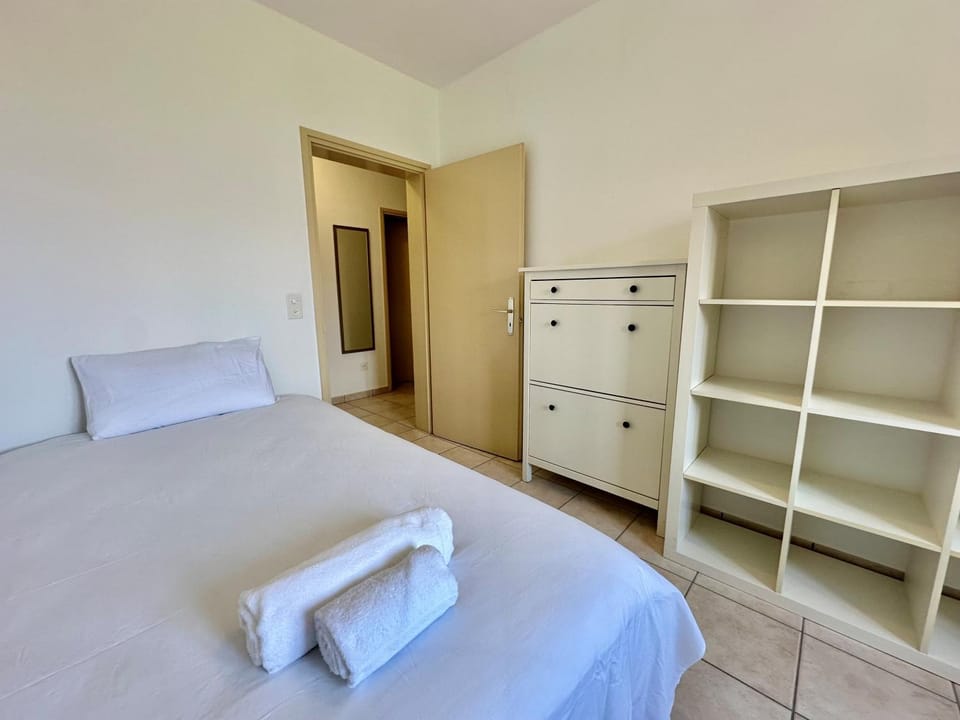 Bed, Bedroom, locker
