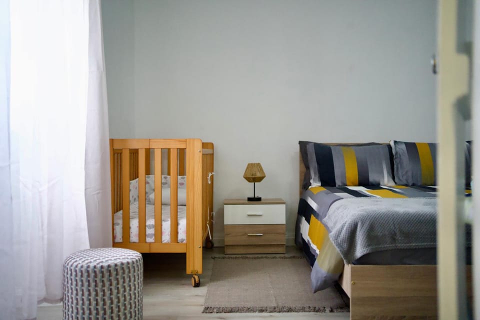 Bedroom, cot