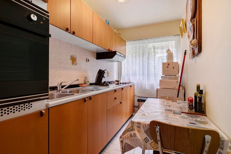 Kitchen or kitchenette, Living room