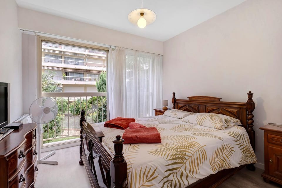 Living room, Bedroom