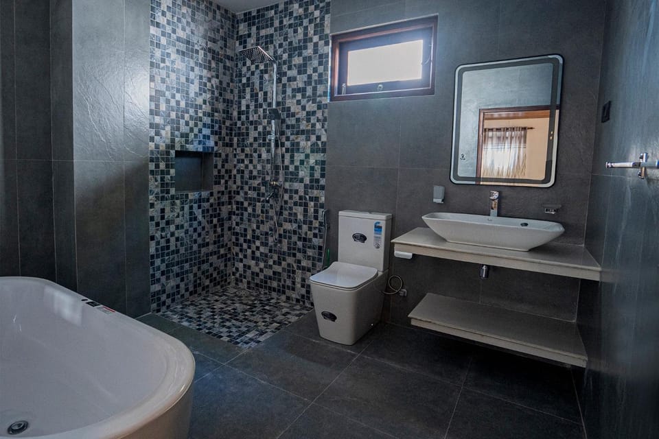 Shower, Toilet, Hot Tub, Bathroom, Bath, towels