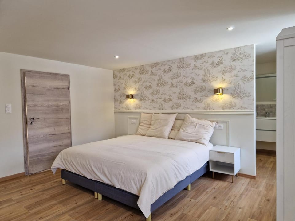 Living room, Bedroom