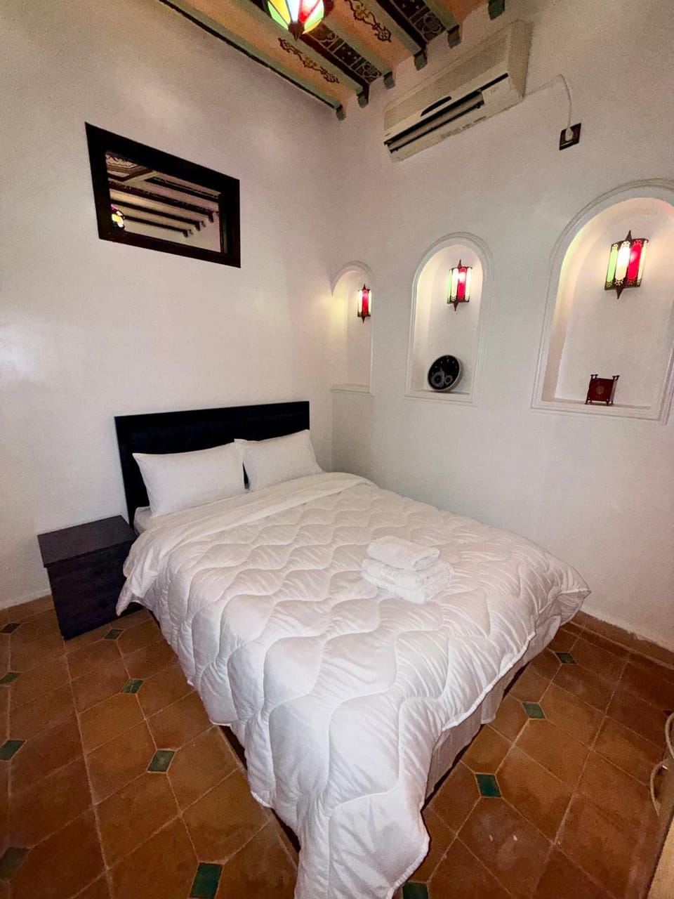 Bed, Photo of the whole room, Bedroom, air conditioner