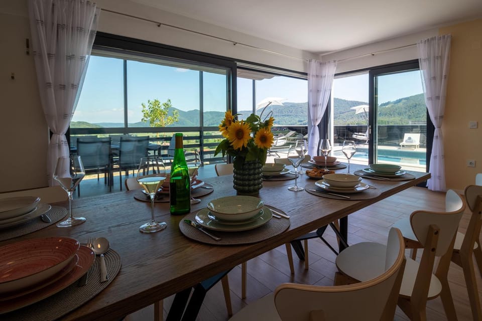 Balcony/Terrace, Dining area, Swimming pool