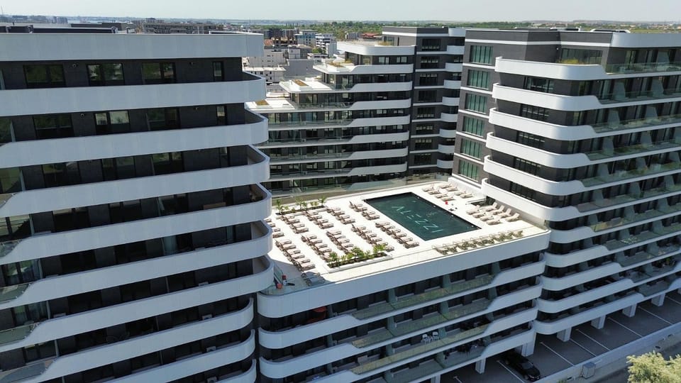 Property building, Pool view, Swimming pool