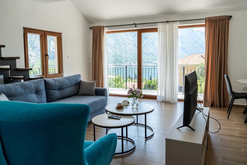 Living room, Mountain view
