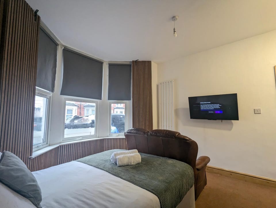 Inner-City Bedsits Flat 1 to 5 Apartment in Cardiff