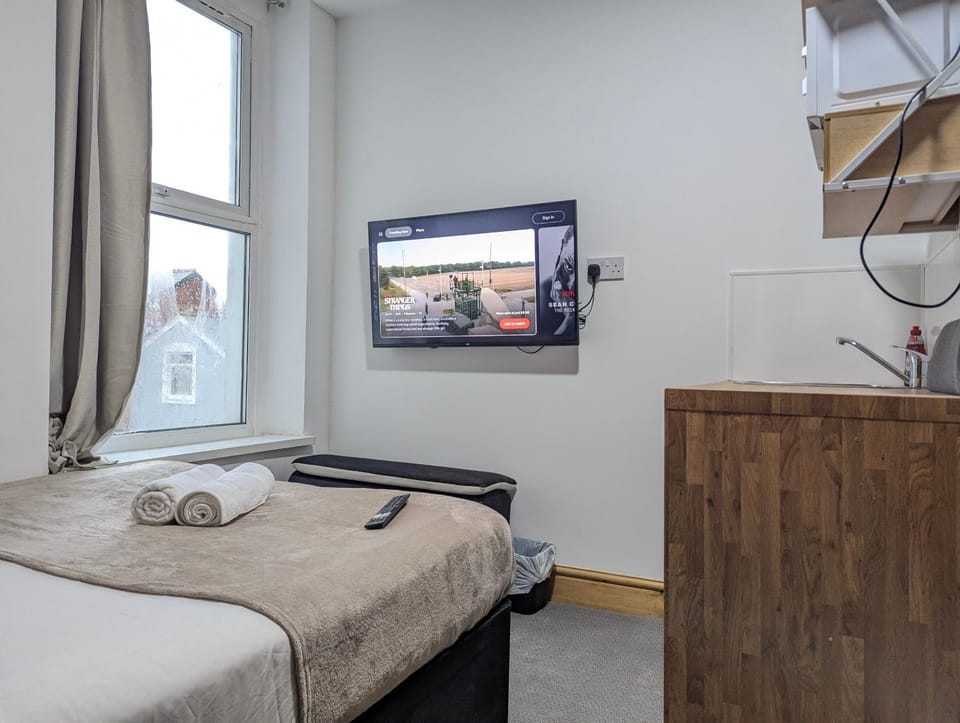 Inner-City Bedsits Flat 1 to 5 Apartment in Cardiff