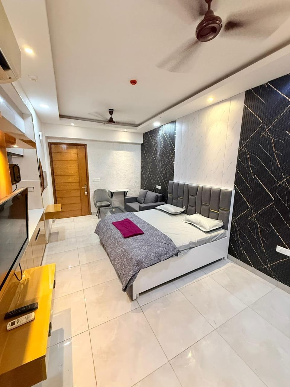 Aayu's Home 74 Bed and Breakfast in Noida