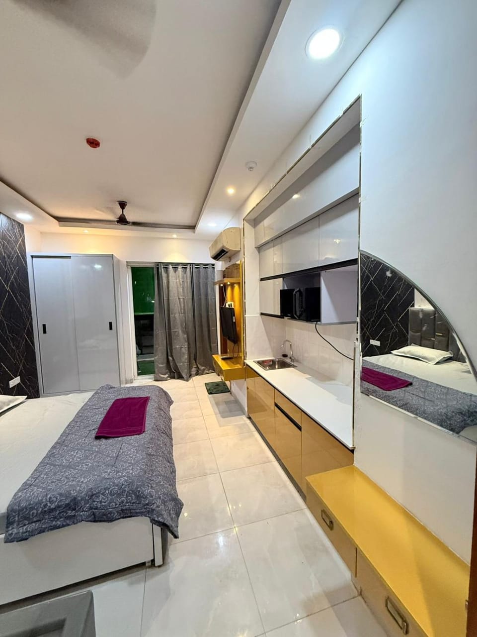 Aayu's Home 74 Bed and Breakfast in Noida
