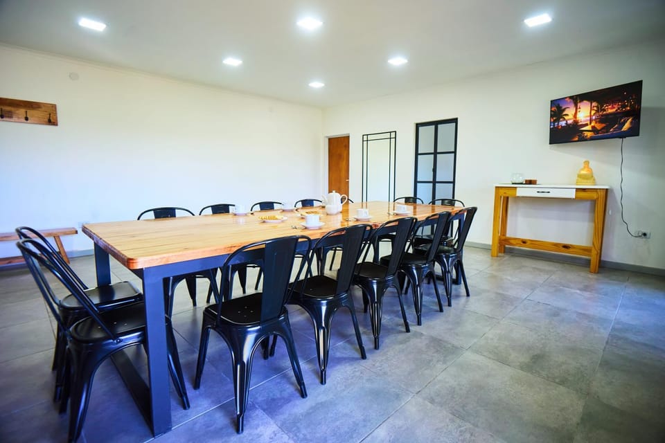 TV and multimedia, Living room, Seating area, Dining area