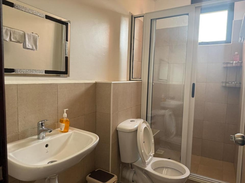 2BR Lakeside Retreat at Pearl Marina, Entebbe Apartment in Uganda