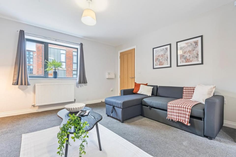 #125 Cozy Retreat house -Near Leicester Cathedral- Sleeps 8 - Perfect for contractors and Families House in Leicester