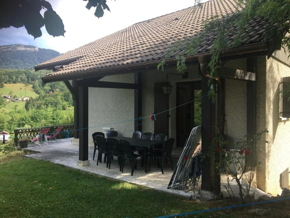 Grand chalet max 9pl vue magnifique lac montagne Chalet in Haute-Savoie