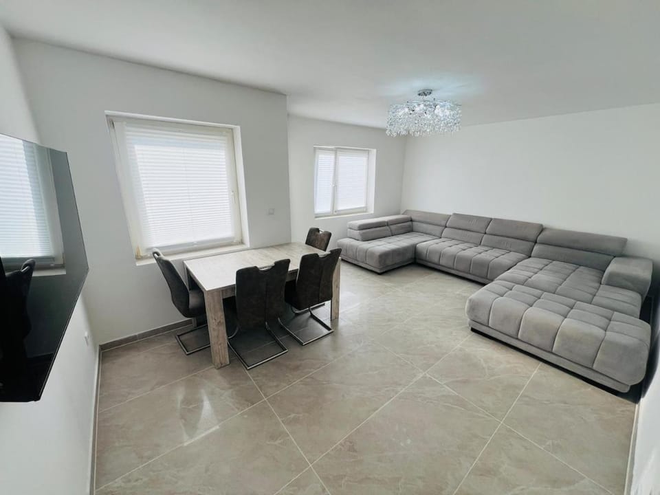 TV and multimedia, Living room, Dining area