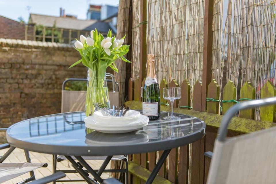 Garden, Seating area