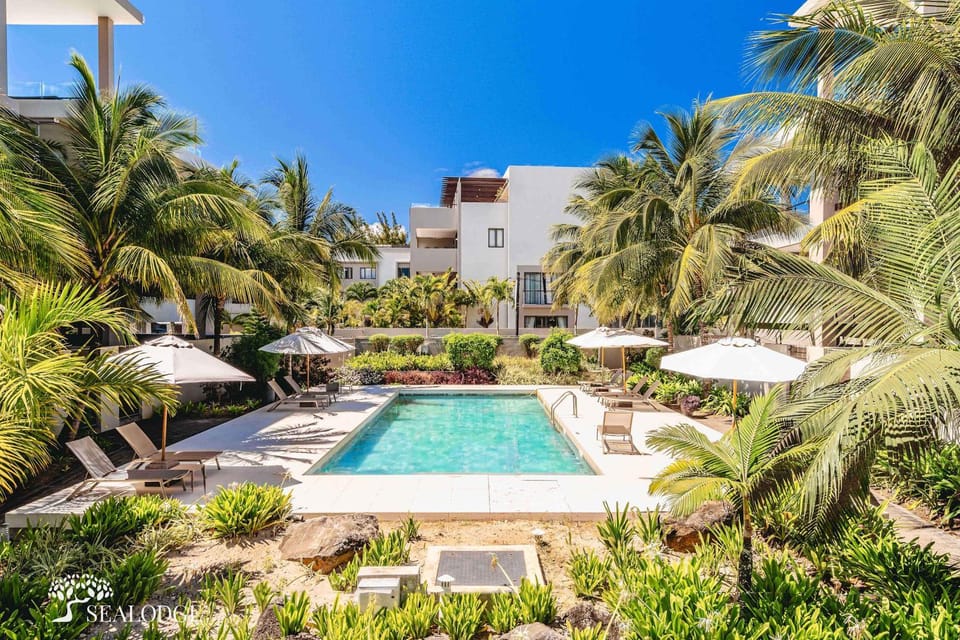 Property building, Garden, Swimming pool