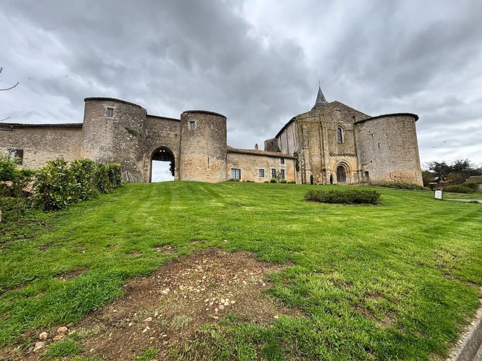 Studio La Tour Château-Larcher Arrivée autonome Apartment in Nouvelle-Aquitaine