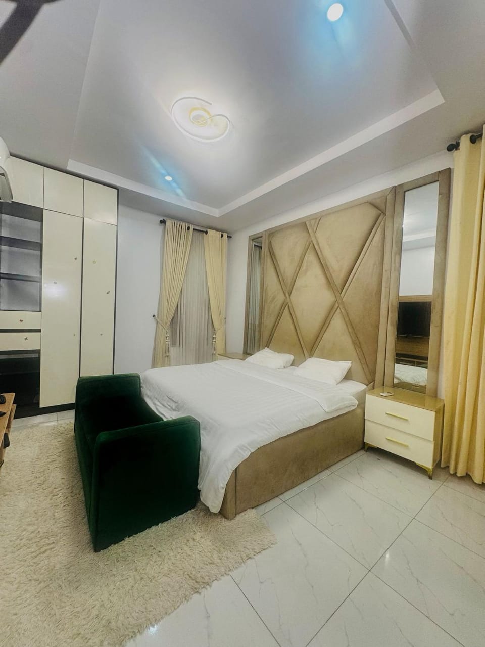 Photo of the whole room, Bedroom