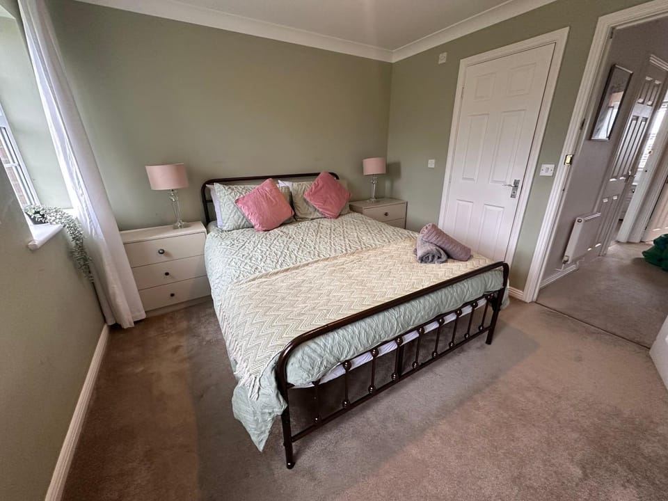 Stretford 4 Bed Townhouse M32 House in Stretford
