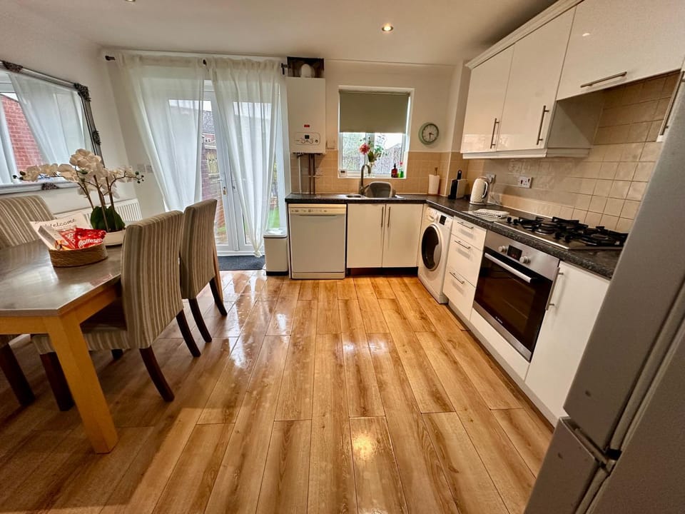 Stretford 4 Bed Townhouse M32 House in Stretford