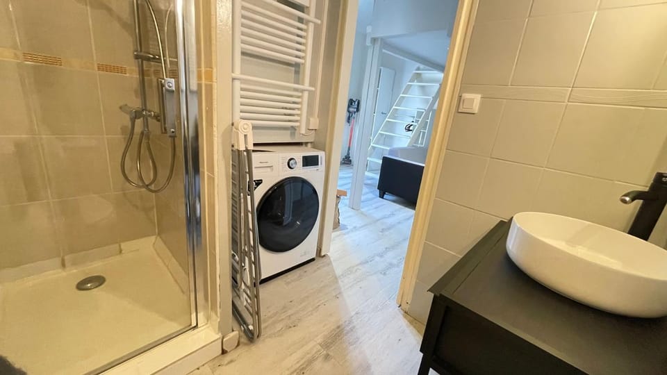 Shower, Bathroom, Bath, towels