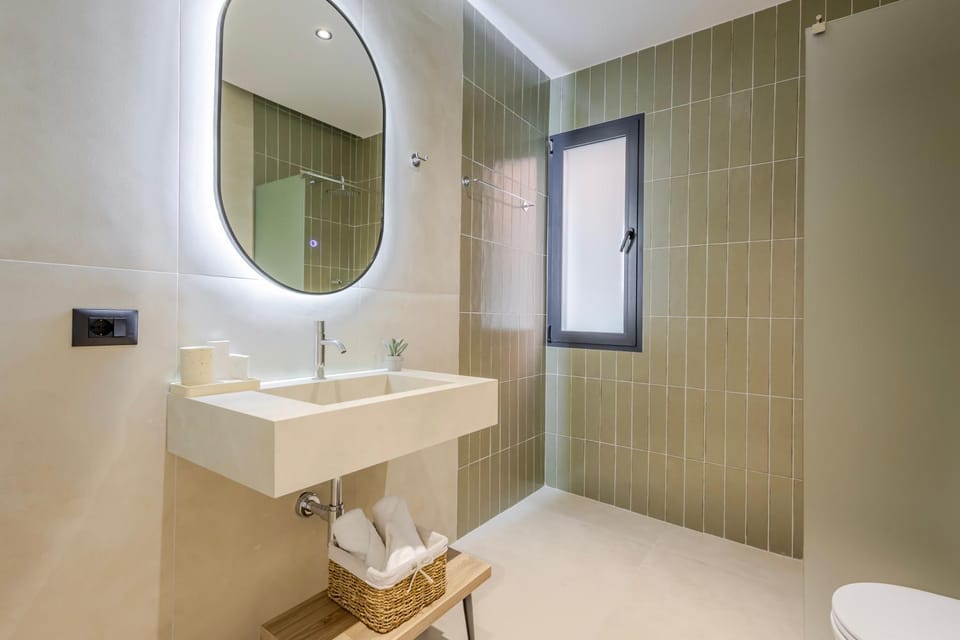 Bathroom, towels