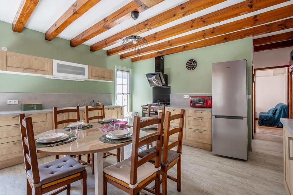 Kitchen or kitchenette, Dining area, oven, stove, toaster
