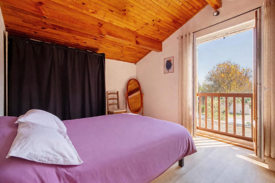 Bed, View (from property/room), Photo of the whole room, Bedroom
