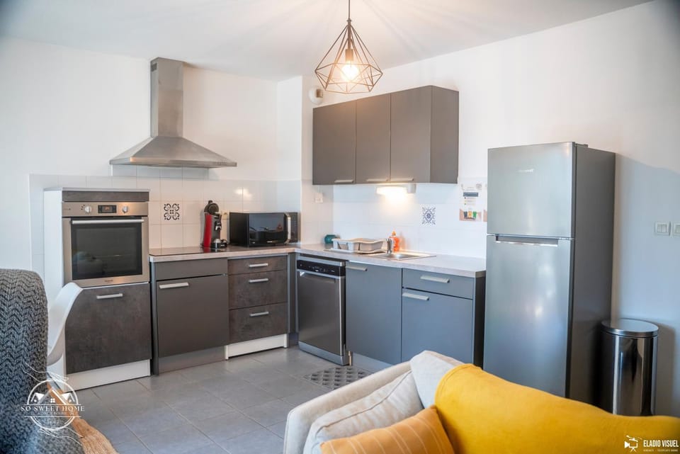 Kitchen or kitchenette, stove, stove, kitchen, kitchen