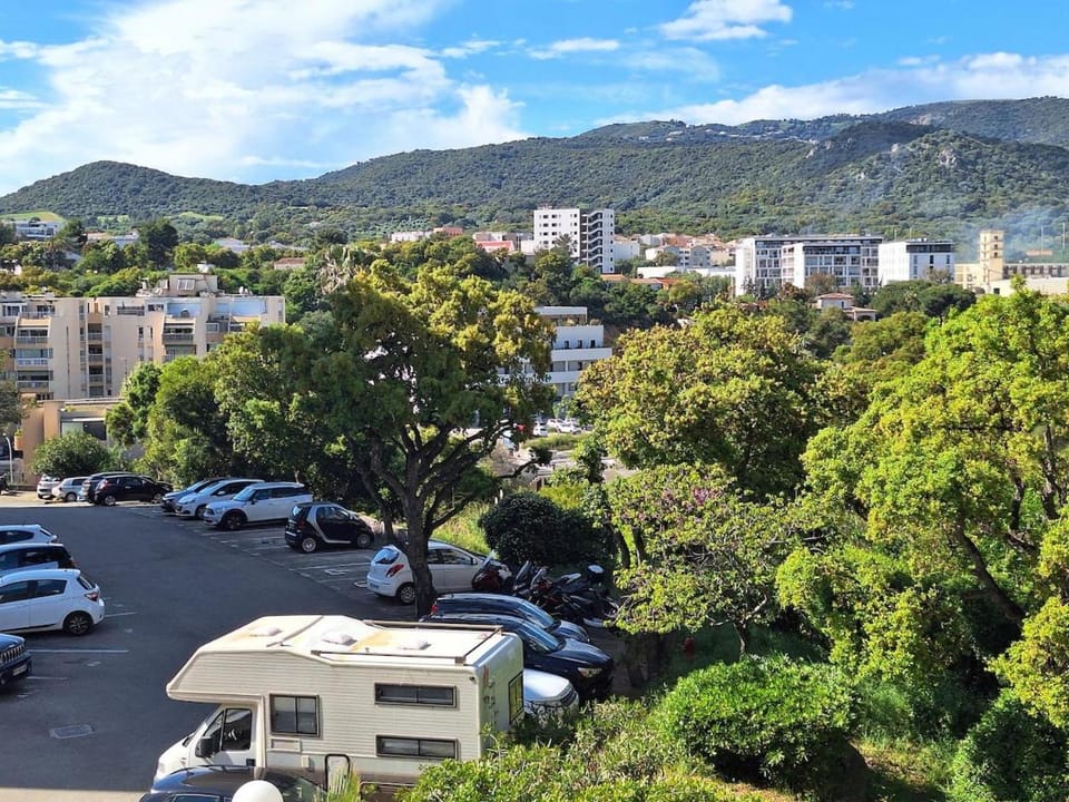 Appartement spacieux et bien situé Apartment in Ajaccio